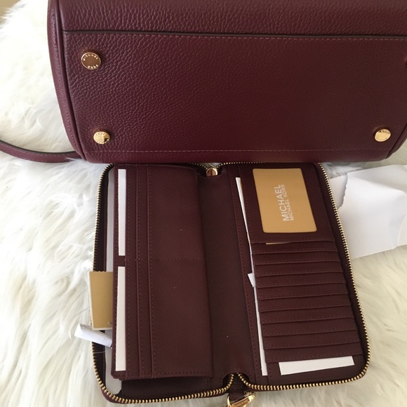 Michael Kors jet set  Merlot continental wallet - Picture 5 of 8
